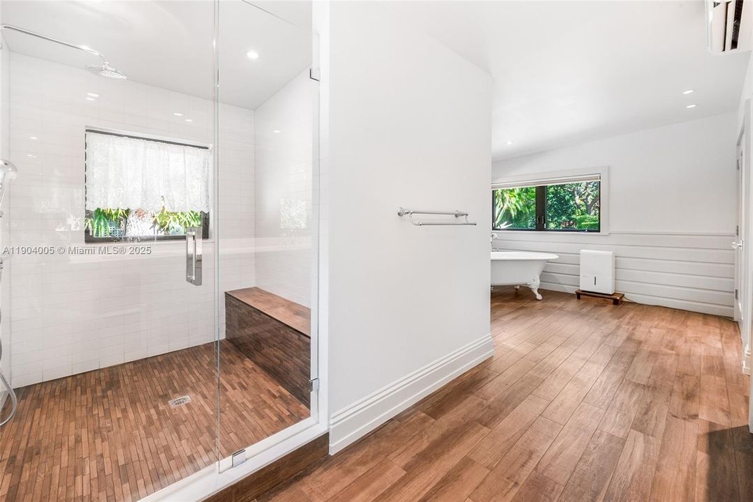 Recently Rented: $10,500 (3 beds, 2 baths, 2746 Square Feet)