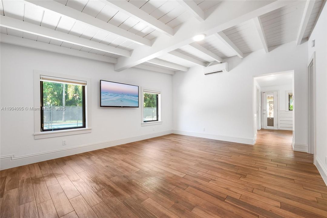 Recently Rented: $10,500 (3 beds, 2 baths, 2746 Square Feet)