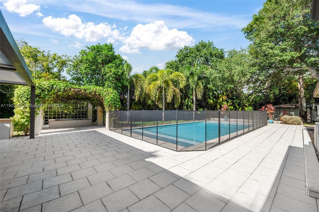 Recently Rented: $10,500 (3 beds, 2 baths, 2746 Square Feet)