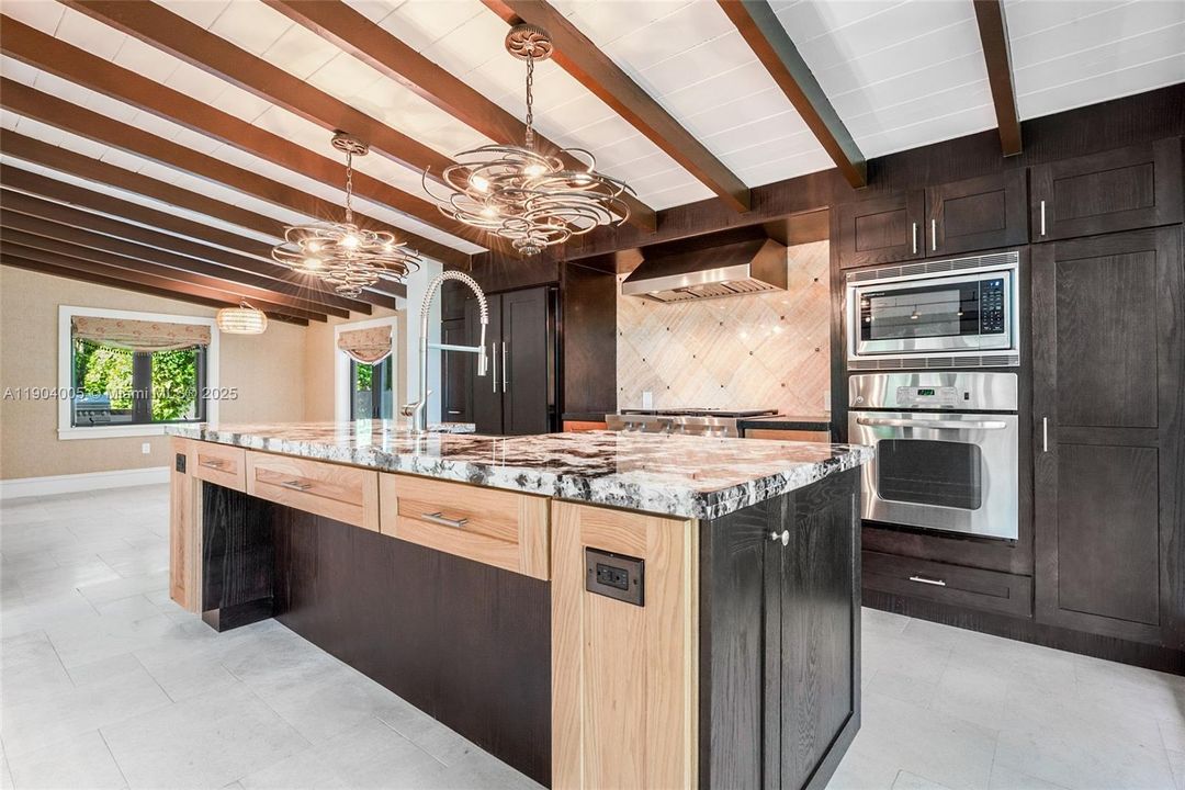 Recently Rented: $10,500 (3 beds, 2 baths, 2746 Square Feet)