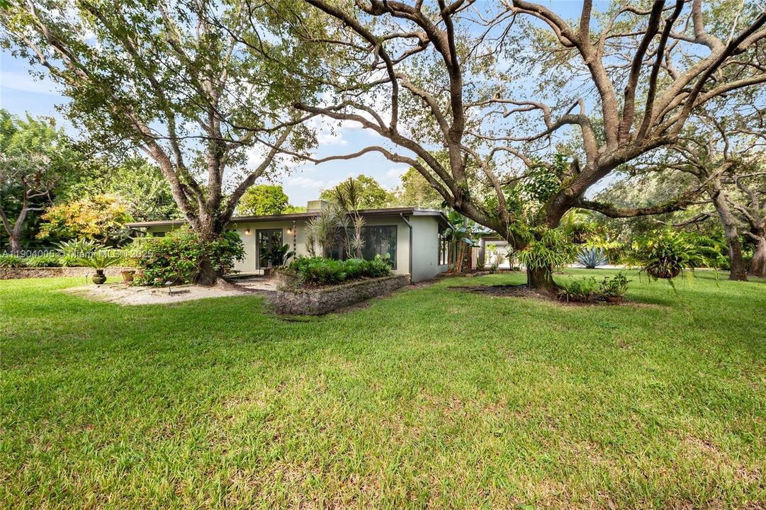 Recently Rented: $10,500 (3 beds, 2 baths, 2746 Square Feet)