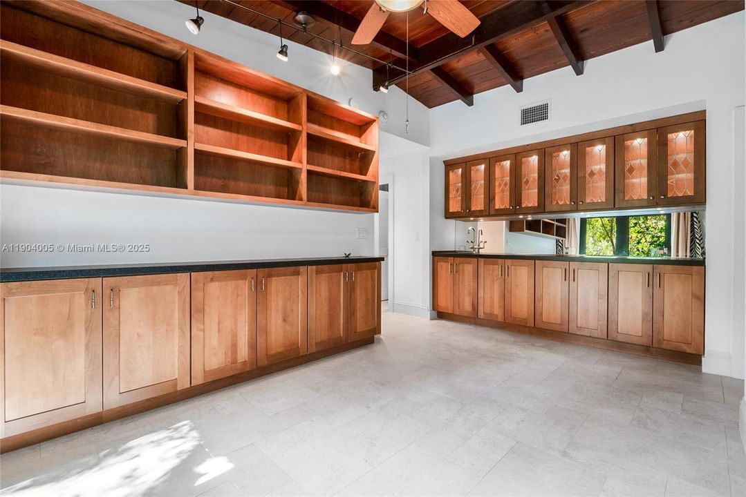 Recently Rented: $10,500 (3 beds, 2 baths, 2746 Square Feet)