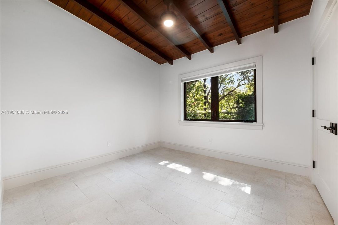 Recently Rented: $10,500 (3 beds, 2 baths, 2746 Square Feet)