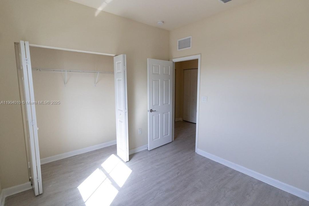 Active With Contract: $2,690 (3 beds, 3 baths, 1587 Square Feet)