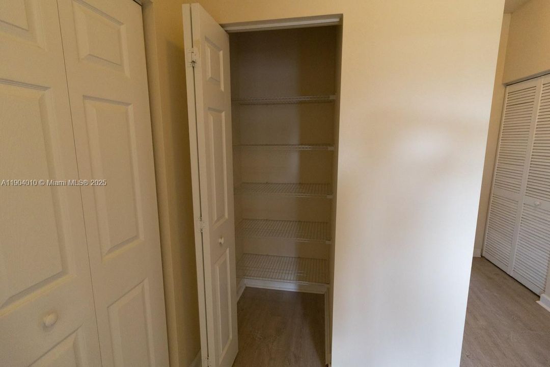 Active With Contract: $2,690 (3 beds, 3 baths, 1587 Square Feet)