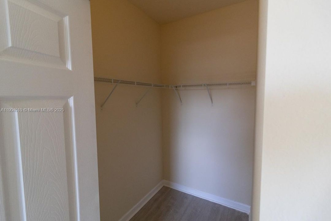 Active With Contract: $2,690 (3 beds, 3 baths, 1587 Square Feet)