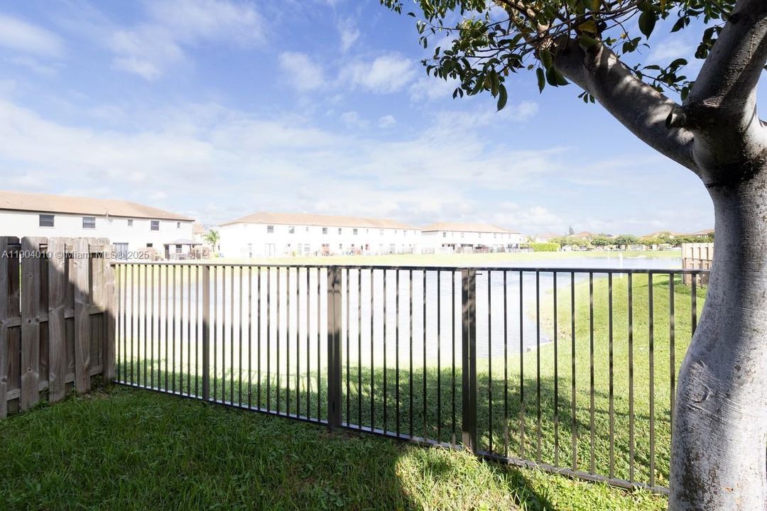 Active With Contract: $2,690 (3 beds, 3 baths, 1587 Square Feet)