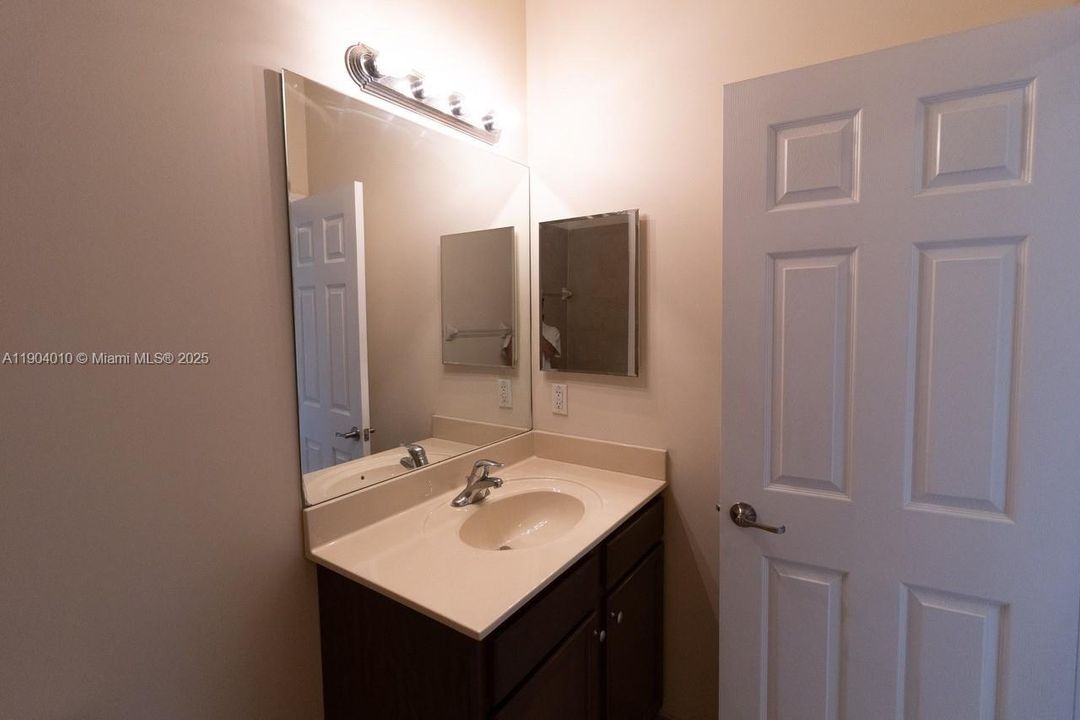 Active With Contract: $2,690 (3 beds, 3 baths, 1587 Square Feet)