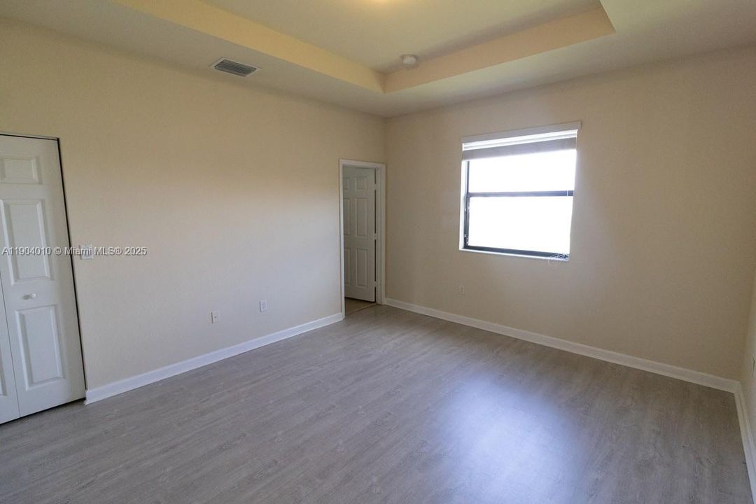 Active With Contract: $2,690 (3 beds, 3 baths, 1587 Square Feet)