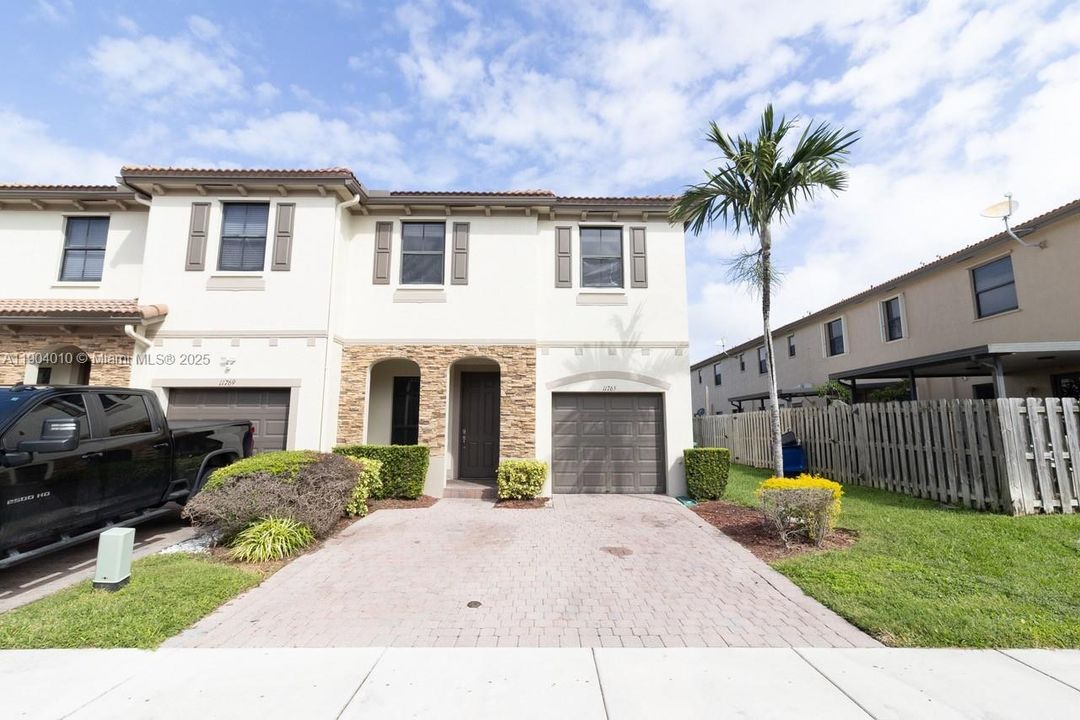 Active With Contract: $2,690 (3 beds, 3 baths, 1587 Square Feet)