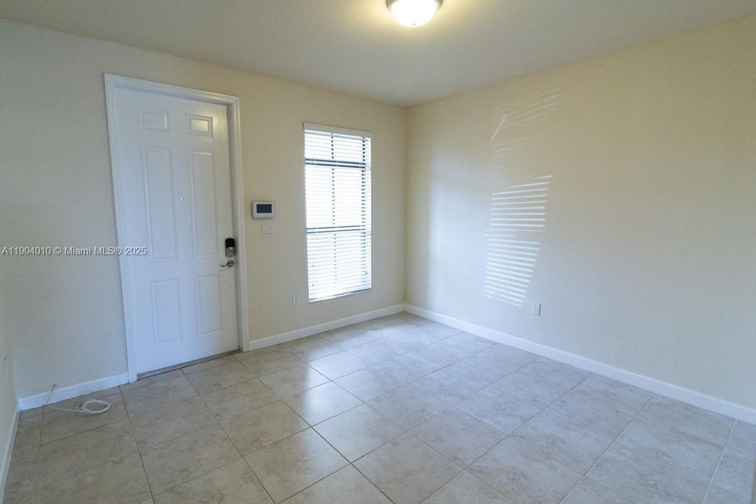 Active With Contract: $2,690 (3 beds, 3 baths, 1587 Square Feet)