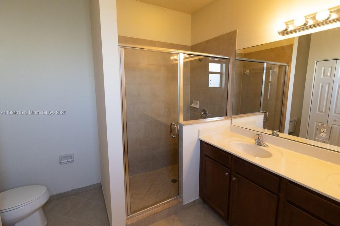 Active With Contract: $2,690 (3 beds, 3 baths, 1587 Square Feet)