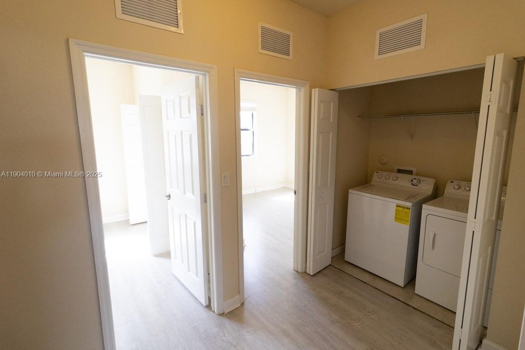 Active With Contract: $2,690 (3 beds, 3 baths, 1587 Square Feet)