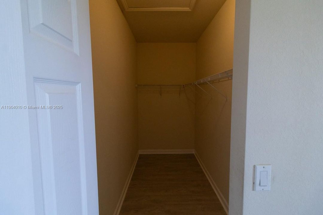 Active With Contract: $2,690 (3 beds, 3 baths, 1587 Square Feet)