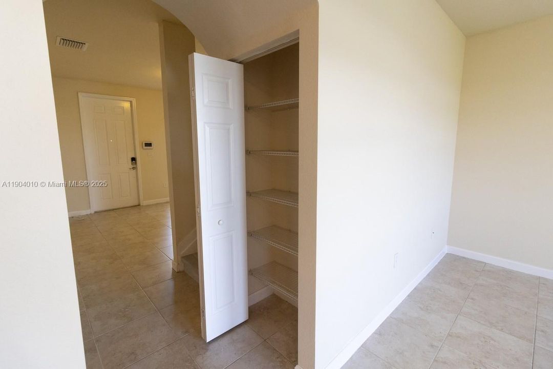 Active With Contract: $2,690 (3 beds, 3 baths, 1587 Square Feet)