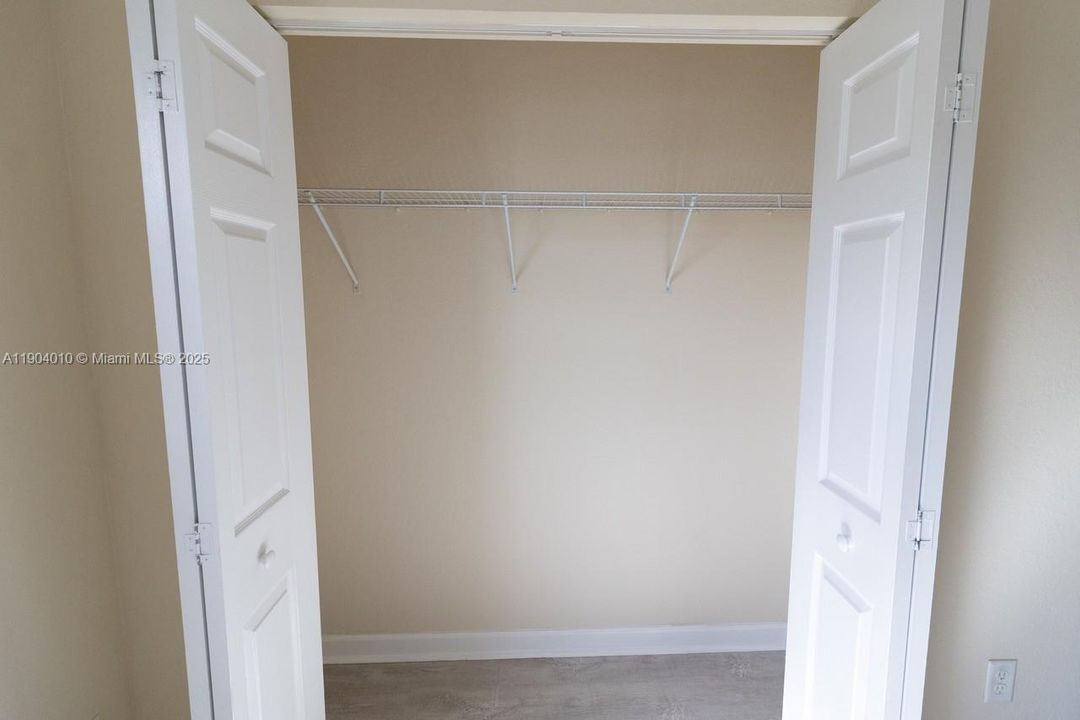 Active With Contract: $2,690 (3 beds, 3 baths, 1587 Square Feet)