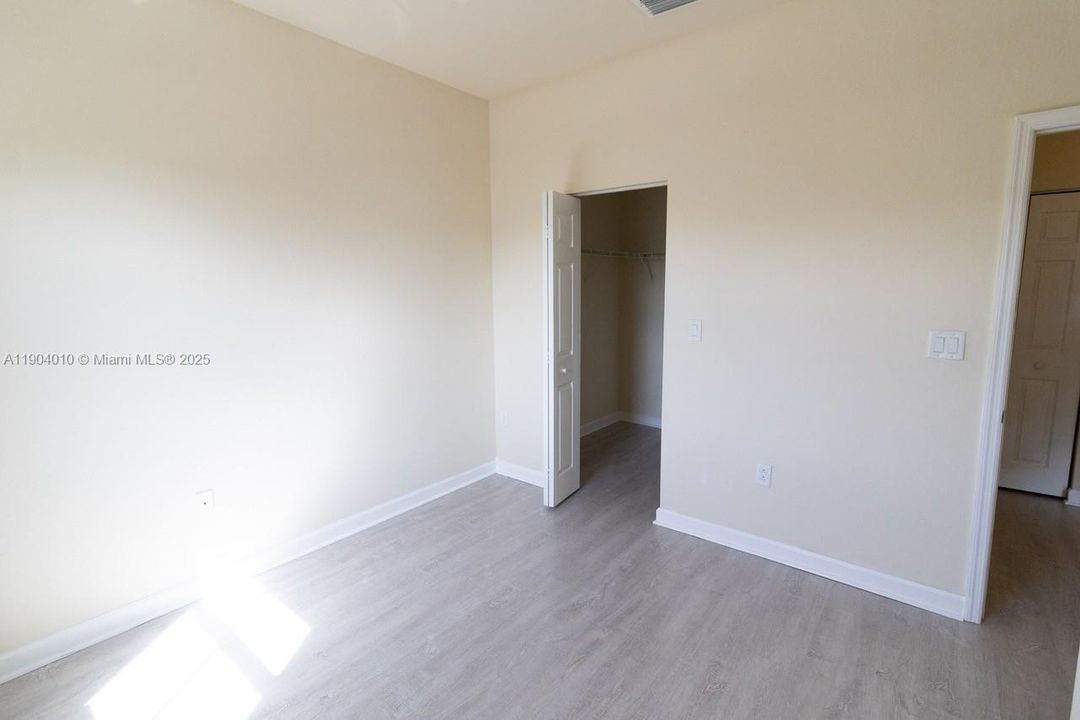 Active With Contract: $2,690 (3 beds, 3 baths, 1587 Square Feet)