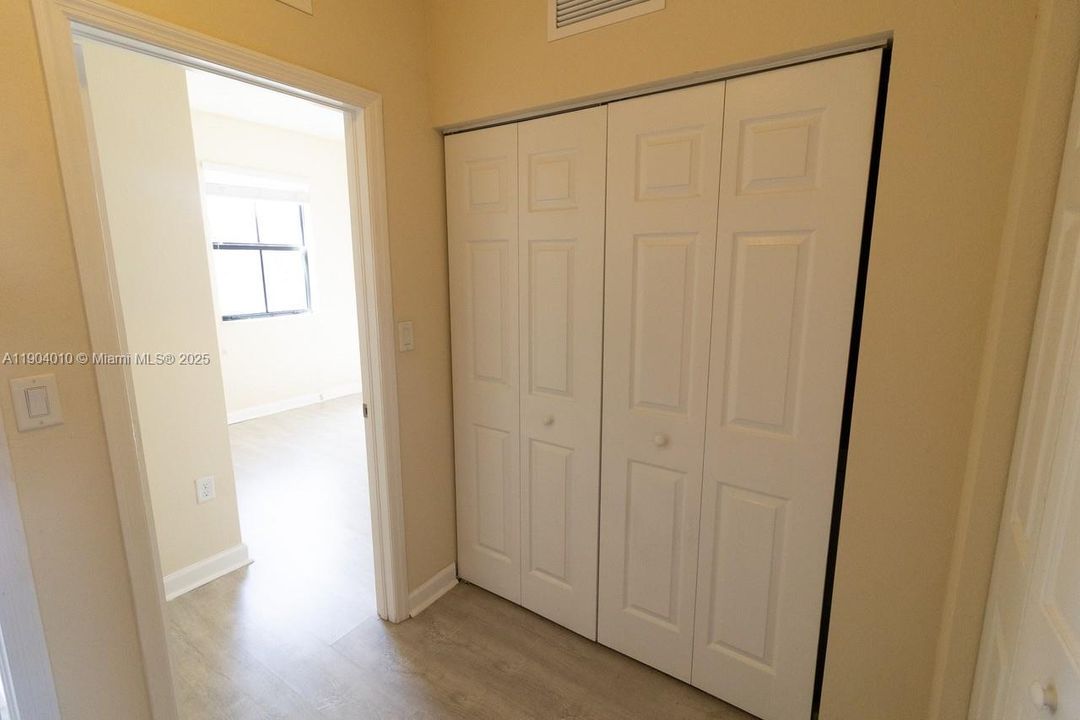 Active With Contract: $2,690 (3 beds, 3 baths, 1587 Square Feet)