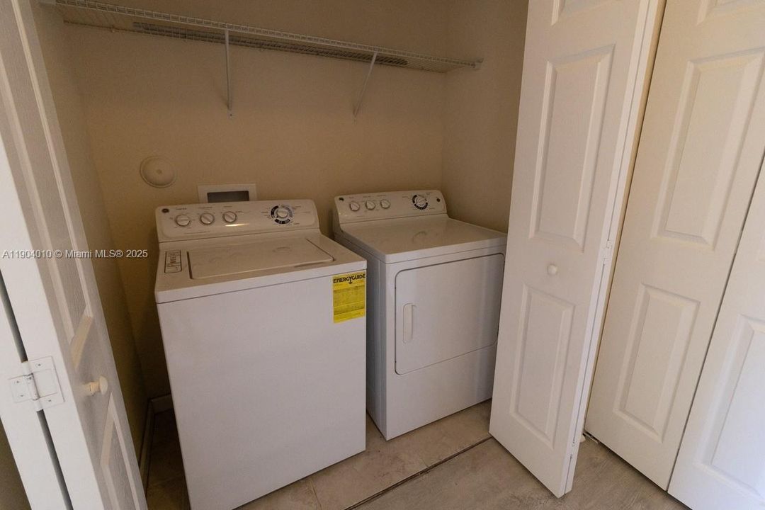 Active With Contract: $2,690 (3 beds, 3 baths, 1587 Square Feet)