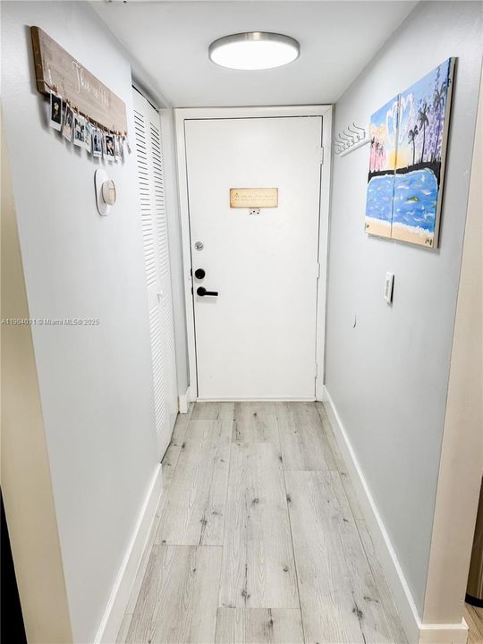 For Sale: $234,900 (2 beds, 2 baths, 956 Square Feet)