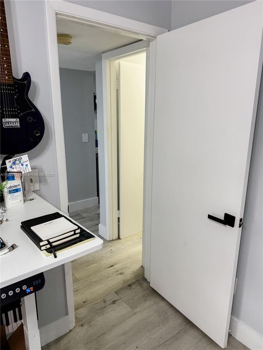 For Sale: $234,900 (2 beds, 2 baths, 956 Square Feet)