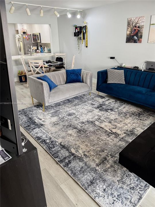 For Sale: $234,900 (2 beds, 2 baths, 956 Square Feet)