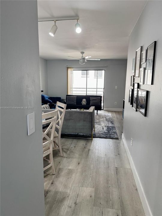For Sale: $234,900 (2 beds, 2 baths, 956 Square Feet)