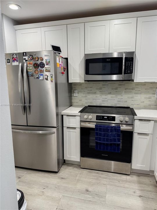 For Sale: $234,900 (2 beds, 2 baths, 956 Square Feet)