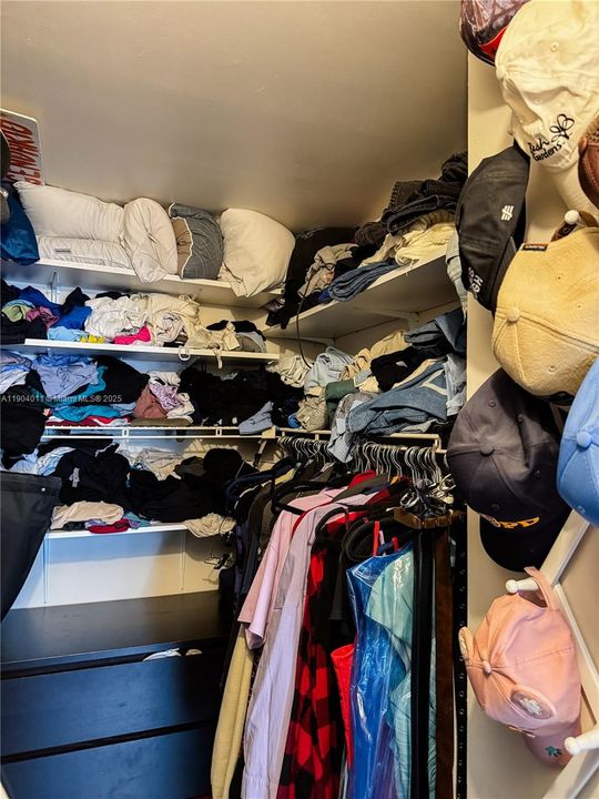 For Sale: $234,900 (2 beds, 2 baths, 956 Square Feet)