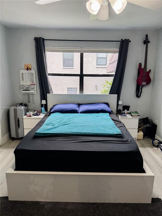 For Sale: $234,900 (2 beds, 2 baths, 956 Square Feet)