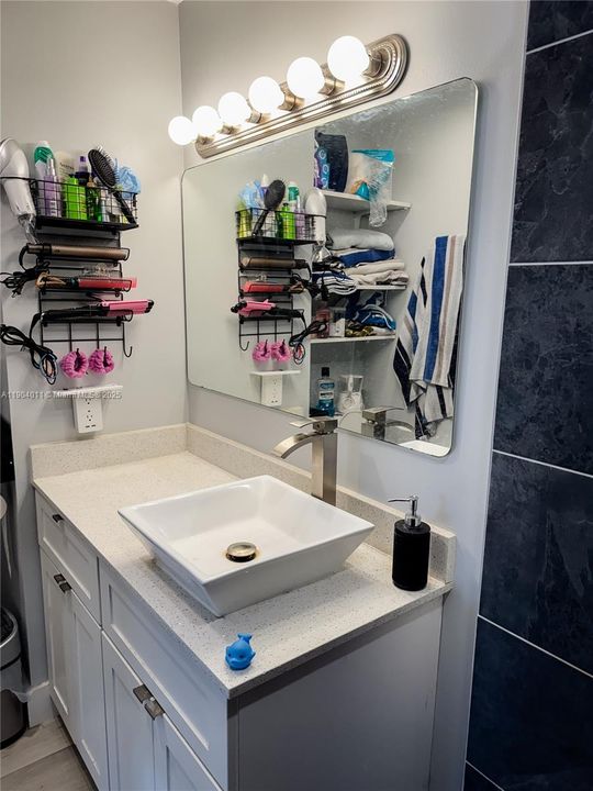 For Sale: $234,900 (2 beds, 2 baths, 956 Square Feet)