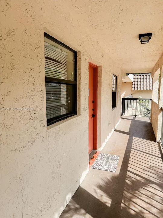 For Sale: $234,900 (2 beds, 2 baths, 956 Square Feet)