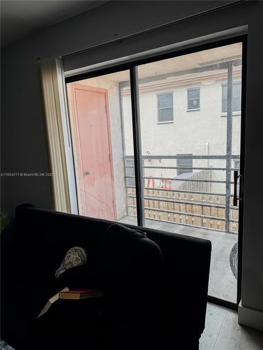 For Sale: $234,900 (2 beds, 2 baths, 956 Square Feet)