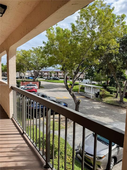 For Sale: $234,900 (2 beds, 2 baths, 956 Square Feet)