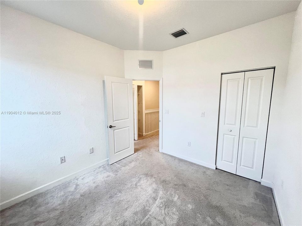 合同活跃: $2,600 (3 贝兹, 2 浴室, 1612 平方英尺)