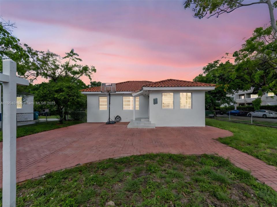 For Sale: $965,000 (0 beds, 0 baths, 2646 Square Feet)