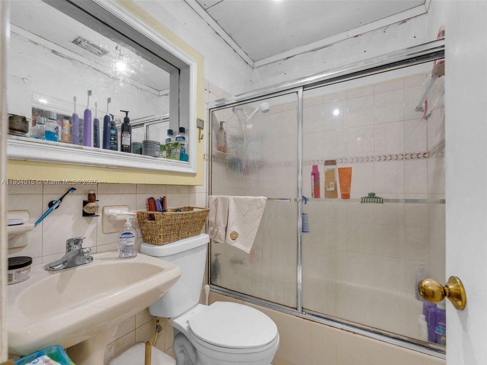 For Sale: $965,000 (0 beds, 0 baths, 2646 Square Feet)