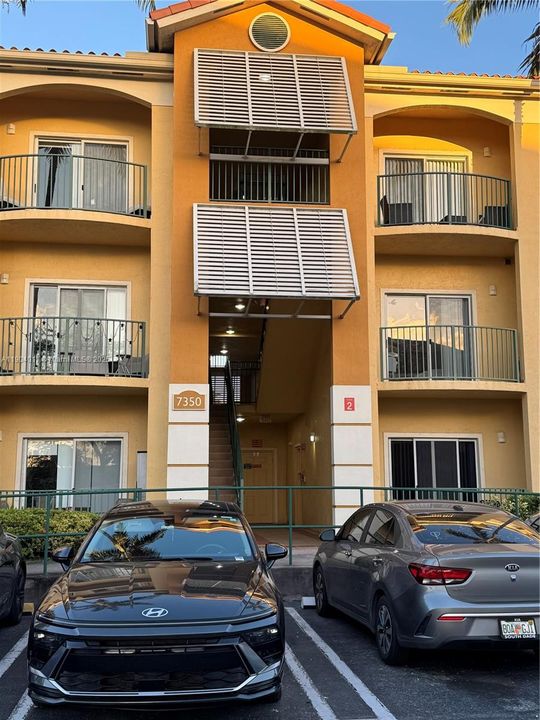 For Rent: $2,550 (2 beds, 2 baths, 870 Square Feet)