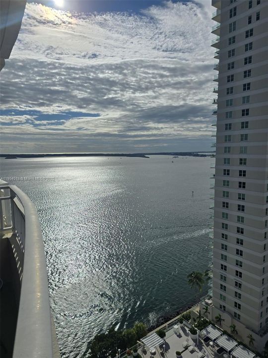 合同活跃: $345,000 (1 贝兹, 1 浴室, 671 平方英尺)