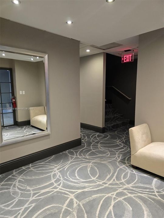 合同活跃: $345,000 (1 贝兹, 1 浴室, 671 平方英尺)