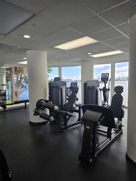 合同活跃: $345,000 (1 贝兹, 1 浴室, 671 平方英尺)