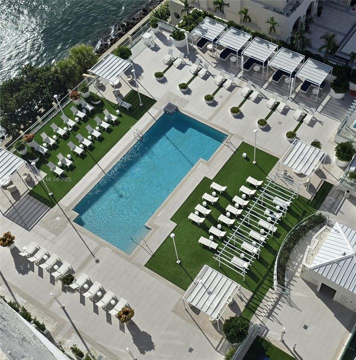 合同活跃: $345,000 (1 贝兹, 1 浴室, 671 平方英尺)