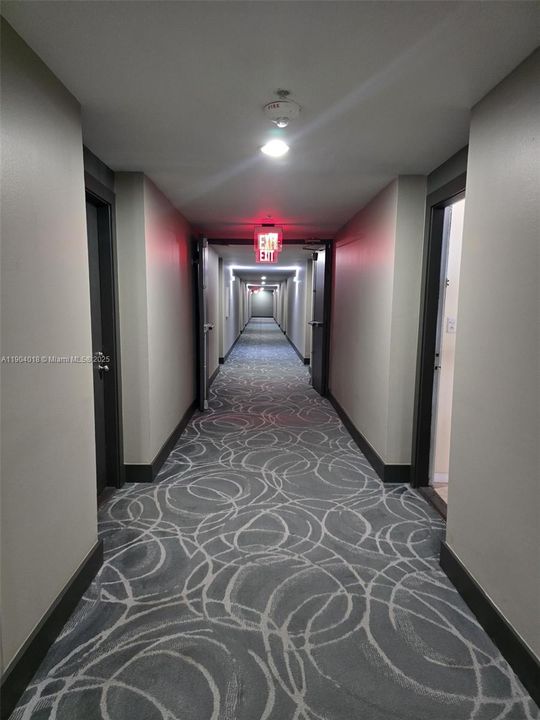 合同活跃: $345,000 (1 贝兹, 1 浴室, 671 平方英尺)