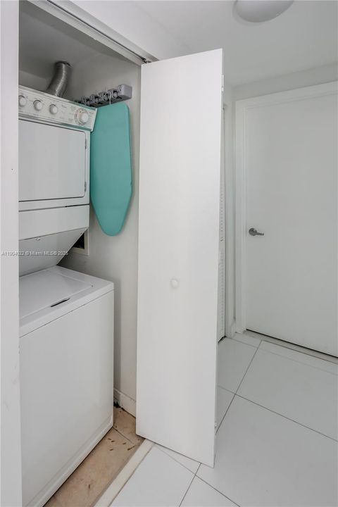 For Sale: $600,000 (2 beds, 2 baths, 1169 Square Feet)