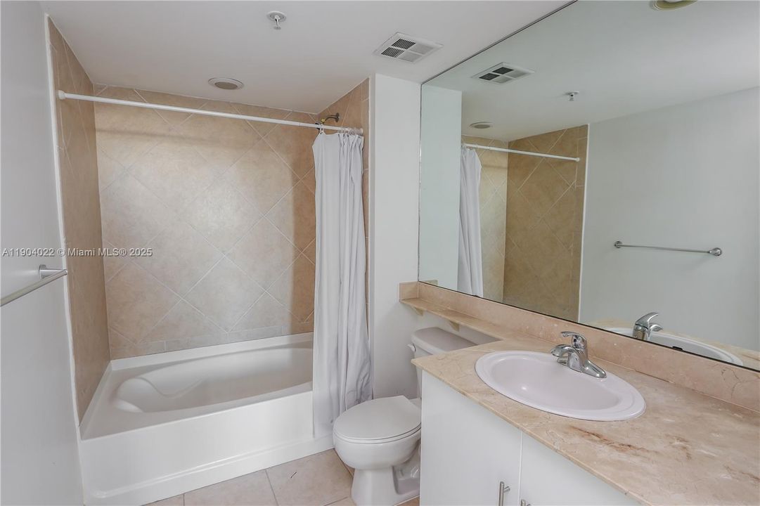 For Sale: $600,000 (2 beds, 2 baths, 1169 Square Feet)