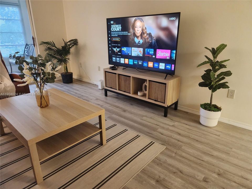 待售: $179,900 (1 贝兹, 1 浴室, 960 平方英尺)