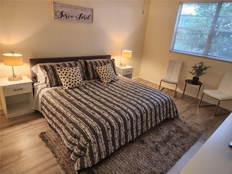 待售: $179,900 (1 贝兹, 1 浴室, 960 平方英尺)