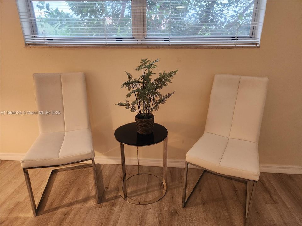 待售: $179,900 (1 贝兹, 1 浴室, 960 平方英尺)