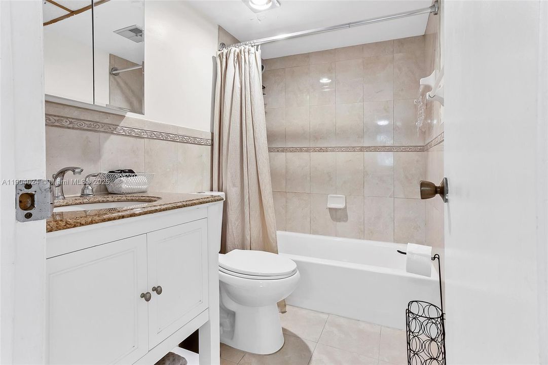 待售: $179,900 (1 贝兹, 1 浴室, 960 平方英尺)