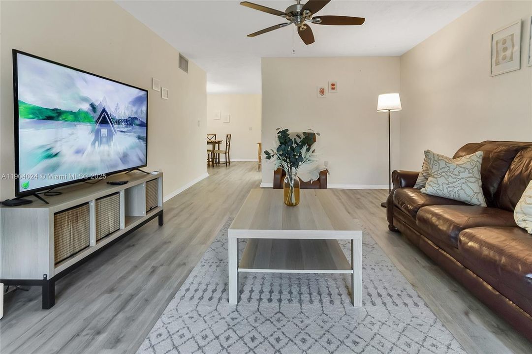 待售: $179,900 (1 贝兹, 1 浴室, 960 平方英尺)